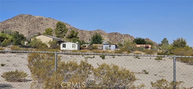 9268 Mesa Road, Lucerne Valley CA: https://media.crmls.org/medias/45750c49-1995-4749-bbfe-4c8763484bce.jpg