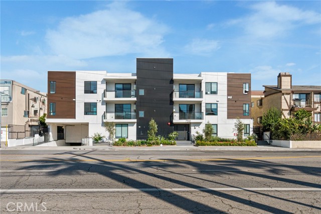 7510 Sepulveda Boulevard, Van Nuys CA: https://media.crmls.org/medias/457647c4-b1ba-4743-8d37-93c2747c57d5.jpg