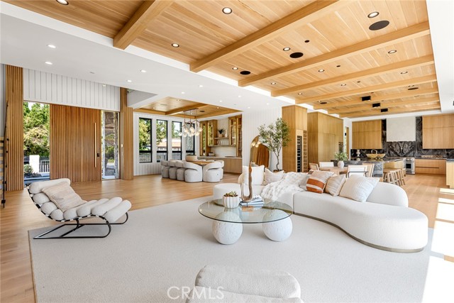 4601 Vista De Oro Avenue, Woodland Hills CA: https://media.crmls.org/medias/457647d6-fee5-47bd-860f-24cd612e41b0.jpg