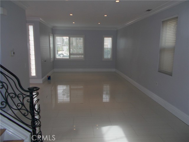 Detail Gallery Image 1 of 13 For 210 13th St, Huntington Beach,  CA 92648 - 3 Beds | 2/1 Baths