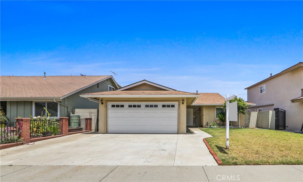 1837 E Denwall