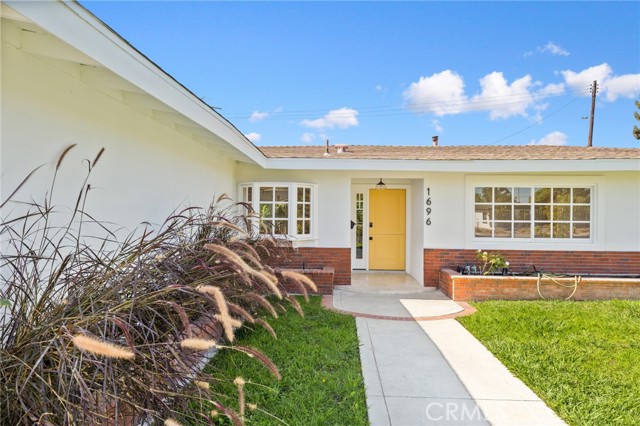 Detail Gallery Image 3 of 47 For 1696 Palau Pl, Costa Mesa,  CA 92626 - 3 Beds | 2 Baths