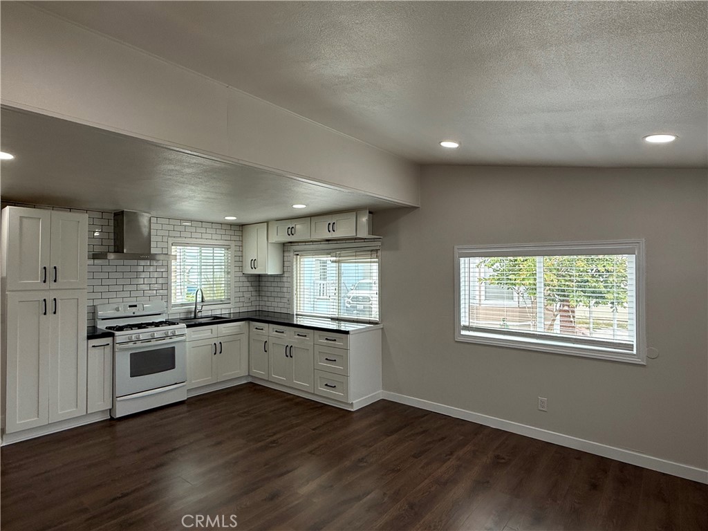 MLS #OC26136933 image #1