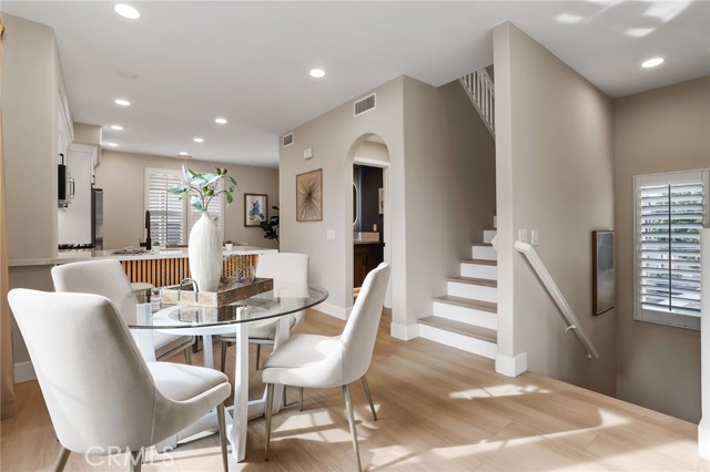 Detail Gallery Image 8 of 59 For 302 Tall Oak, Irvine,  CA 92603 - 3 Beds | 3/1 Baths