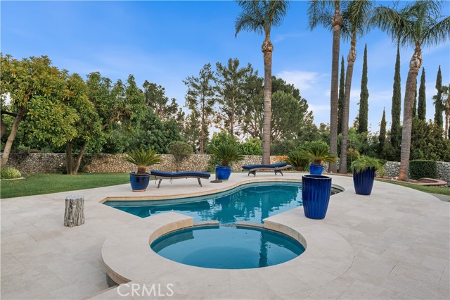2565 Cliff Rd, Upland CA: https://media.crmls.org/medias/45778919-b712-441a-906a-d92152751b89.jpg