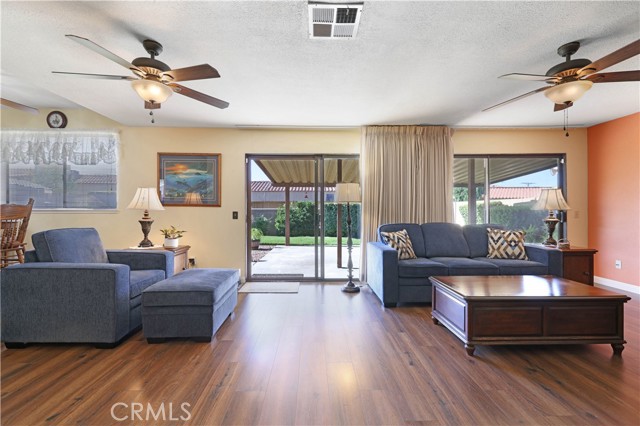 Detail Gallery Image 16 of 41 For 3627 Orchid Dr, Highland,  CA 92346 - 4 Beds | 3 Baths
