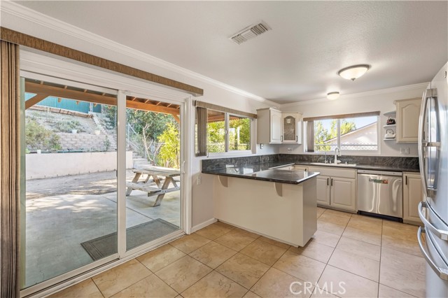 18740 Vicci Street photo 9