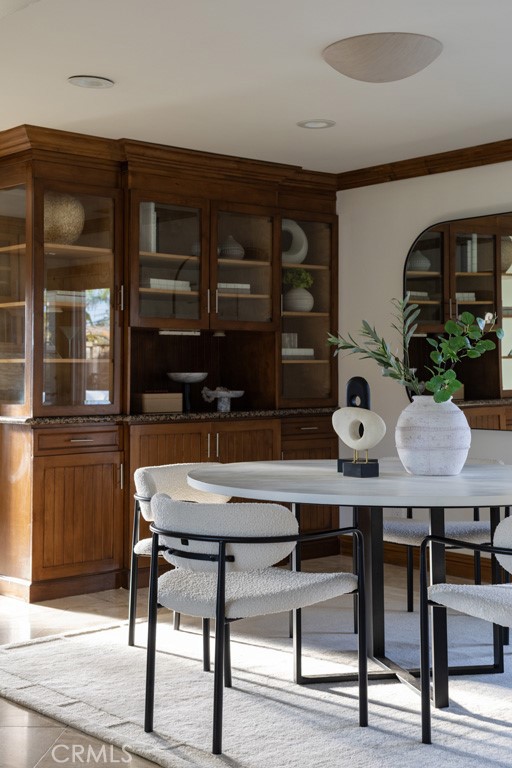 Detail Gallery Image 9 of 21 For 401 Holmwood, Newport Beach,  CA 92663 - 2 Beds | 2/1 Baths