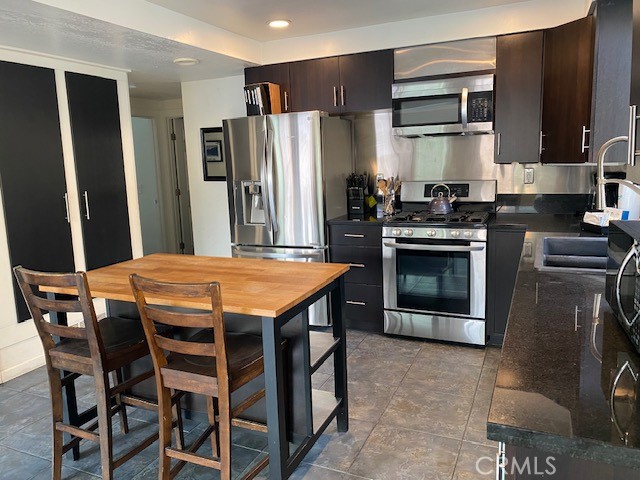 4704 Seashore Drive, Newport Beach CA: https://media.crmls.org/medias/45789732-a735-4623-9f91-6b2c4e8fc09c.jpg