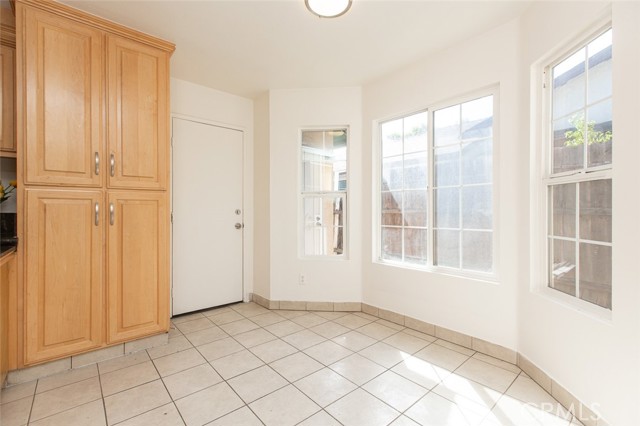 Detail Gallery Image 7 of 31 For 3790 Nuttree, Riverside,  CA 92501 - 3 Beds | 2 Baths