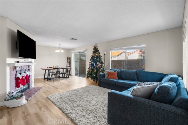 Detail Gallery Image 9 of 43 For 31363 the Old Road, Castaic,  CA 91384 - 3 Beds | 2/1 Baths