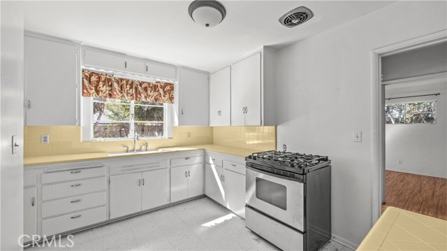 Detail Gallery Image 11 of 35 For 227 Palmer St, Costa Mesa,  CA 92627 - 2 Beds | 1 Baths