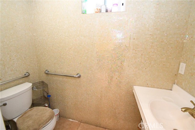 14105 Fonthill Avenue, Hawthorne CA: https://media.crmls.org/medias/4579fee9-26fe-4c80-8900-4f2321a88c9b.jpg