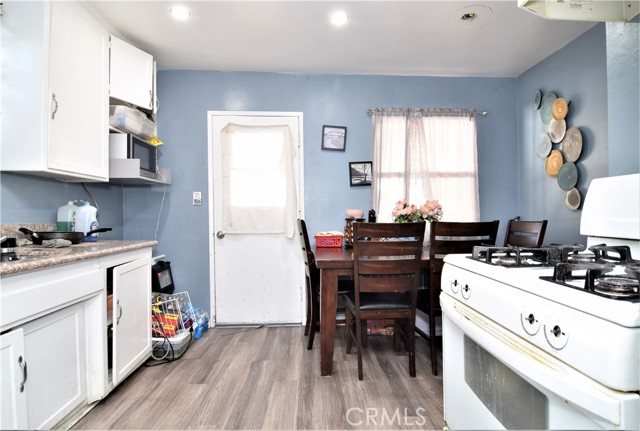 1411 W Ivesbrook Street, Lancaster CA: https://media.crmls.org/medias/457a3dbf-d1fb-4548-a950-5224f6b6a0f6.jpg