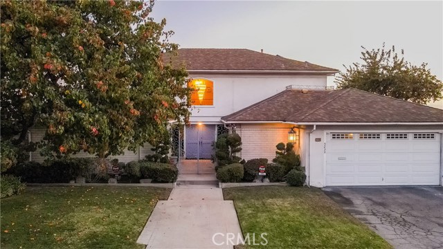 5230 Los Caballeros Way, Los Angeles, CA 90027