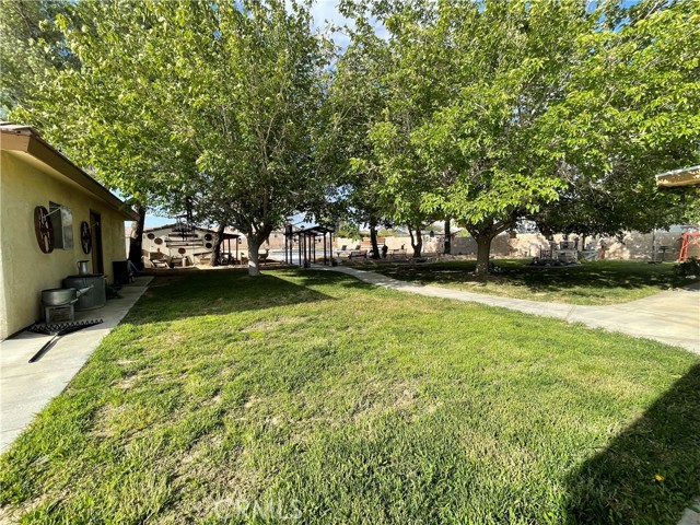 Detail Gallery Image 43 of 56 For 18428 Siskiyou Rd, Apple Valley,  CA 92307 - 3 Beds | 2 Baths