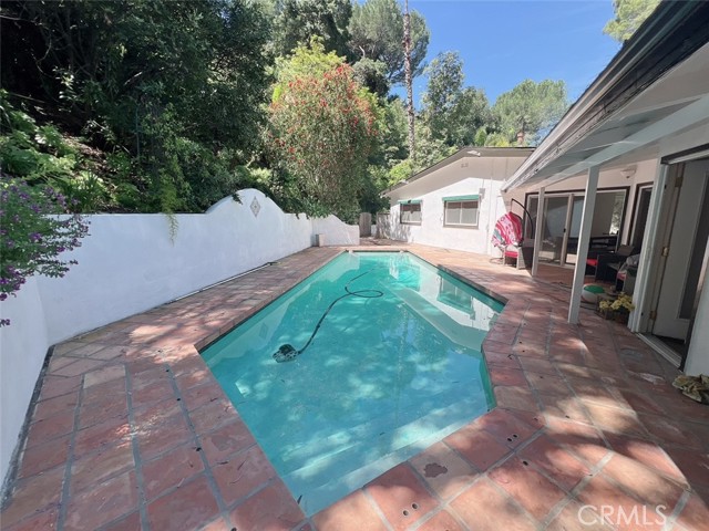 Detail Gallery Image 9 of 15 For 9466 Hidden Valley Pl, Beverly Hills,  CA 90210 - 3 Beds | 3 Baths
