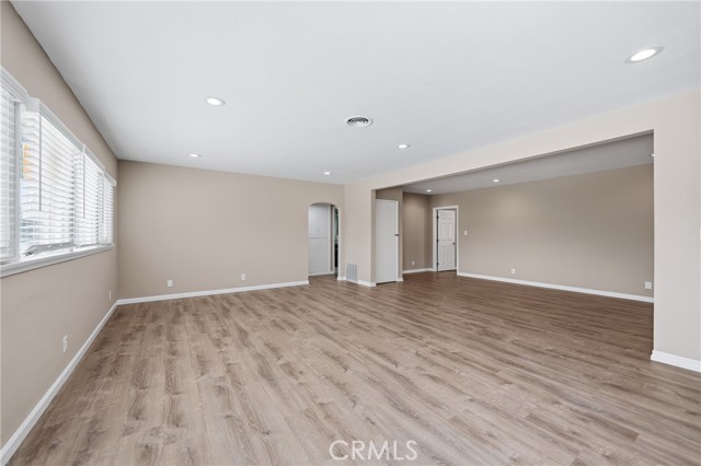 Detail Gallery Image 4 of 39 For 2449 Rancho, Riverside,  CA 92507 - 4 Beds | 3 Baths