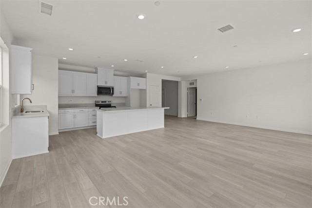 27341 Dunite Drive, Perris CA: https://media.crmls.org/medias/457eb6b0-8bdb-4007-8091-7a32c212917f.jpg