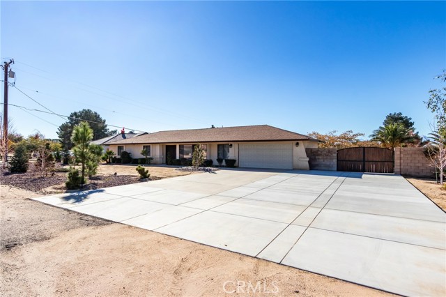 Detail Gallery Image 4 of 43 For 14076 Wawona Rd, Apple Valley,  CA 92307 - 3 Beds | 2 Baths