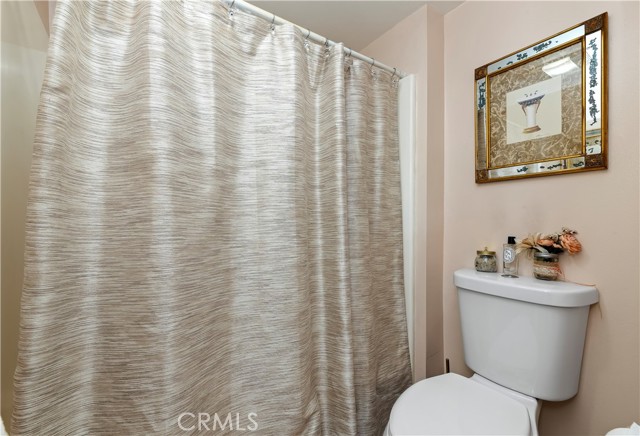 Detail Gallery Image 26 of 31 For 4652 Don Lorenzo #B,  Los Angeles,  CA 90008 - 3 Beds | 3 Baths