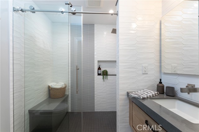 2054 Pattiz Avenue, Long Beach CA: https://media.crmls.org/medias/458034c9-549b-4b5b-b847-5f368a1d5814.jpg