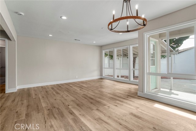 Detail Gallery Image 14 of 43 For 7909 Aldea Ave, Lake Balboa,  CA 91406 - 6 Beds | 5/2 Baths