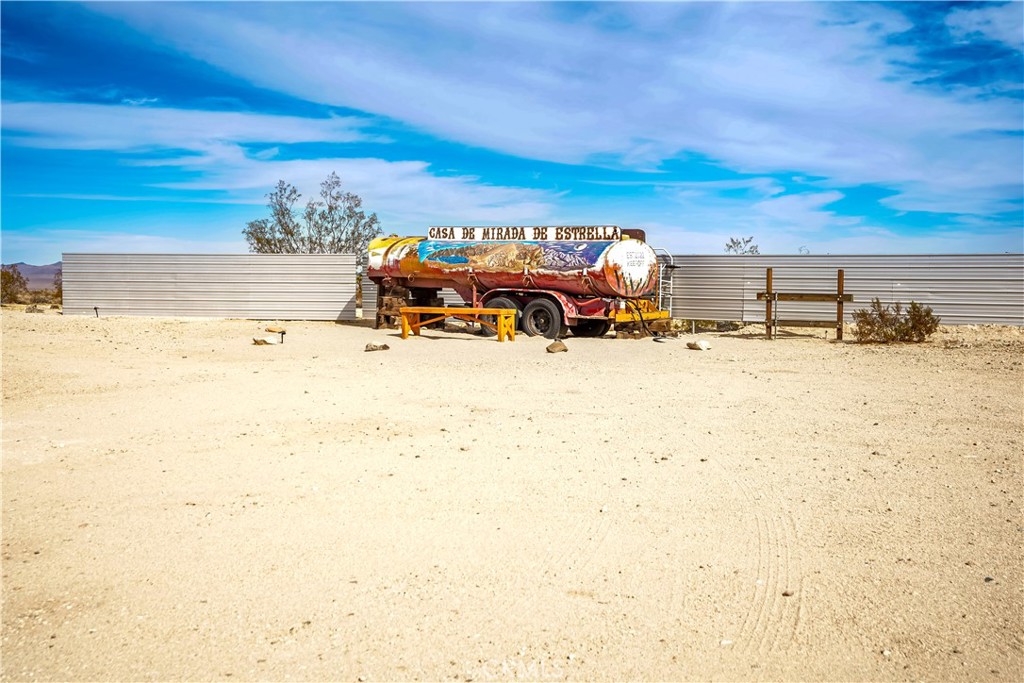 https://media.crmls.org/medias/458282c4-5996-438a-abf6-88bcae240f38.jpg?preset=X-Large