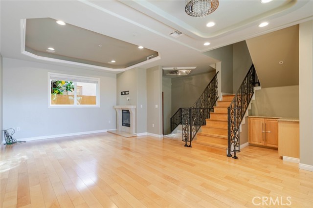 Detail Gallery Image 4 of 30 For 711 E Angeleno Ave #102,  Burbank,  CA 91501 - 3 Beds | 3 Baths