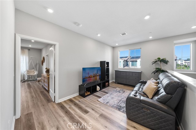 Detail Gallery Image 17 of 51 For 1704 Laurelwood, Oceanside,  CA 92056 - 3 Beds | 2/1 Baths