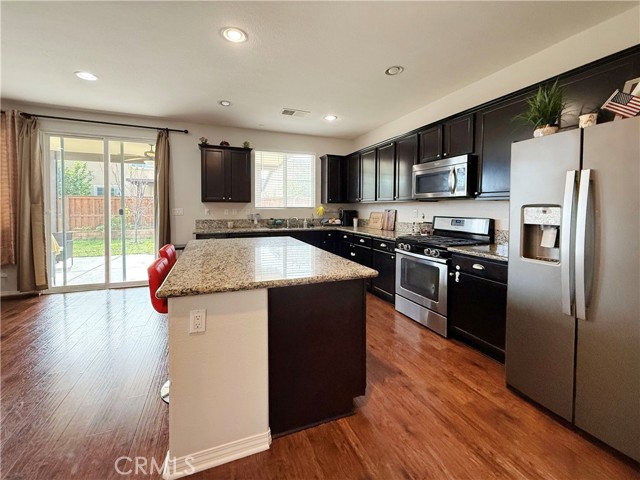 Detail Gallery Image 3 of 22 For 29325 Centerfield, Lake Elsinore,  CA 92530 - 4 Beds | 3 Baths