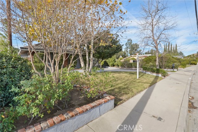 Detail Gallery Image 3 of 49 For 12281 Woodley Ave, Granada Hills,  CA 91344 - 3 Beds | 2 Baths