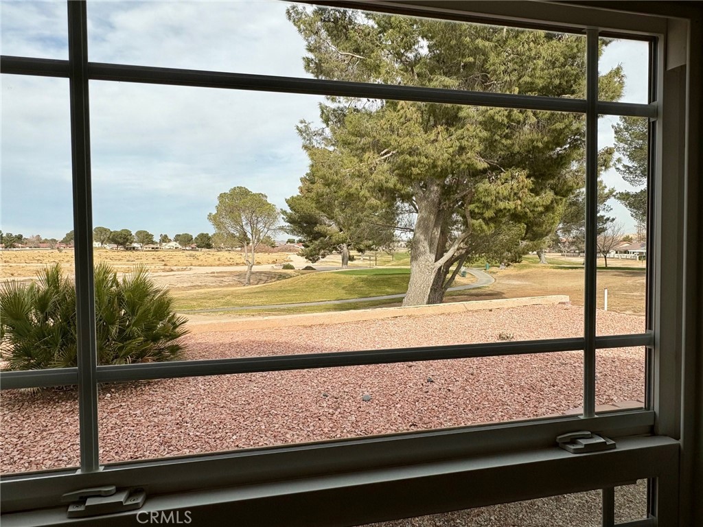 https://media.crmls.org/medias/4585e323-eda0-4210-8e4c-c1eb2c699ab6.jpg?preset=X-Large