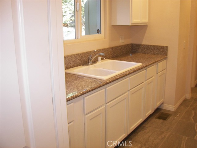 24977 Crest Forest Drive, Crestline CA: https://media.crmls.org/medias/458641a8-7b2f-4da9-b988-c2646980a4b8.jpg