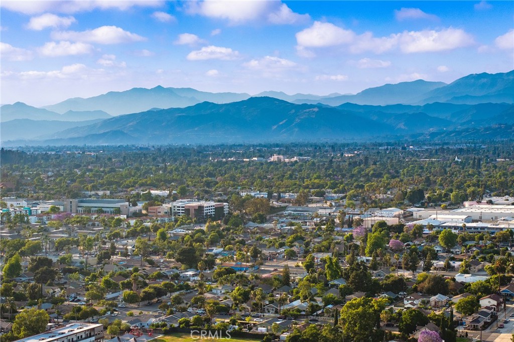 https://media.crmls.org/medias/4586e884-29e7-4729-be97-37c47b9b173c.jpg?preset=X-Large