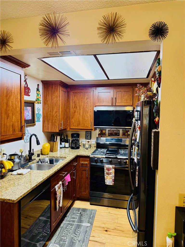 https://media.crmls.org/medias/4588dd12-8079-46aa-b8c7-7633a4f8b99e.jpg?preset=X-Large