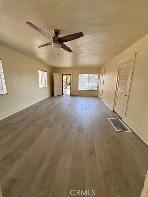 179 E 48th Street, Los Angeles CA: https://media.crmls.org/medias/458925c7-2874-4408-891e-d8f6944a56a6.jpg