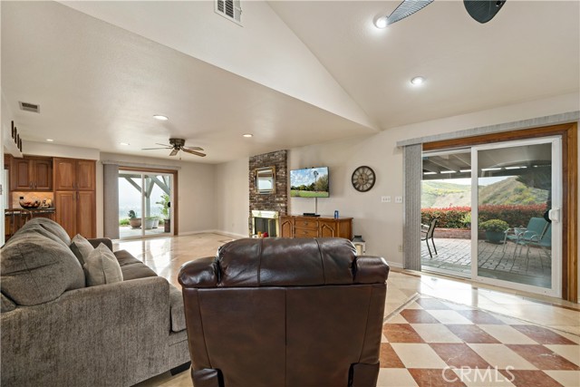 Detail Gallery Image 21 of 58 For 24014 Encanto Ct, Colton,  CA 92324 - 4 Beds | 3 Baths