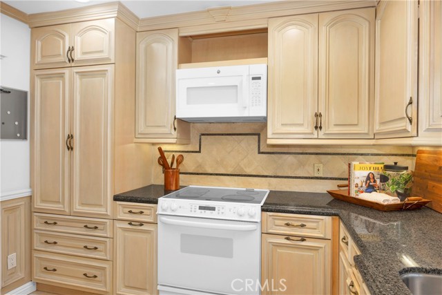 11772 Pine Street, Los Alamitos CA: https://media.crmls.org/medias/458a5553-b72f-4a4a-a4ab-d471e6c70d59.jpg