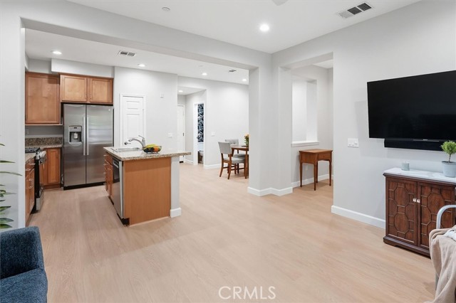 Detail Gallery Image 8 of 58 For 28771 Calle De La Paz, Valencia,  CA 91354 - 3 Beds | 2/1 Baths