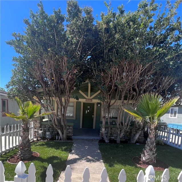 157 153-155 S Laurel Street, Ventura CA: https://media.crmls.org/medias/458c85fd-c586-44f7-ac7b-1d81f8f81fbd.jpg