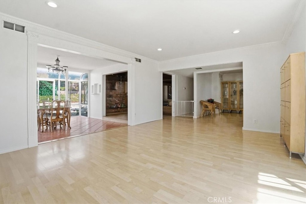 https://media.crmls.org/medias/458cff3b-4dca-48c2-a9bf-66cf06bf0292.jpg?preset=X-Large