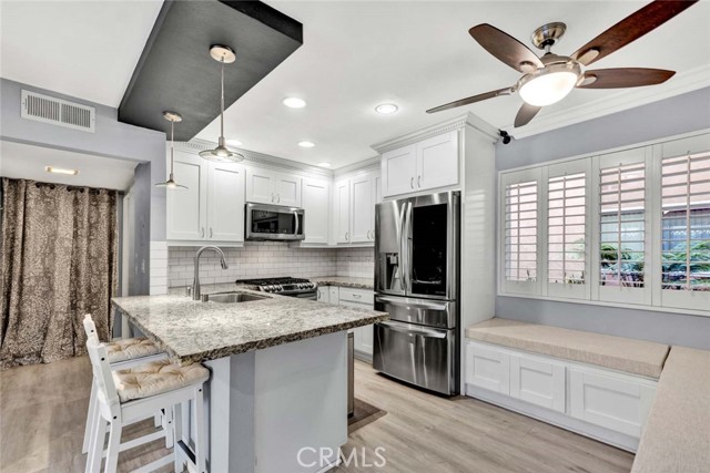 6600 Warner Avenue, Huntington Beach CA: https://media.crmls.org/medias/458f0aa6-1956-47f2-a8c2-c387a67c685a.jpg