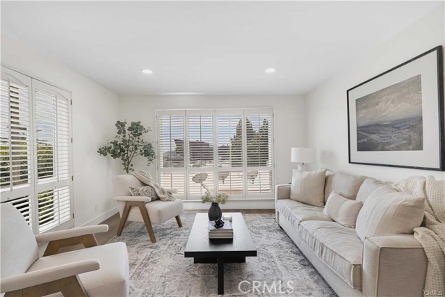 970 Palm, 200 photo 7