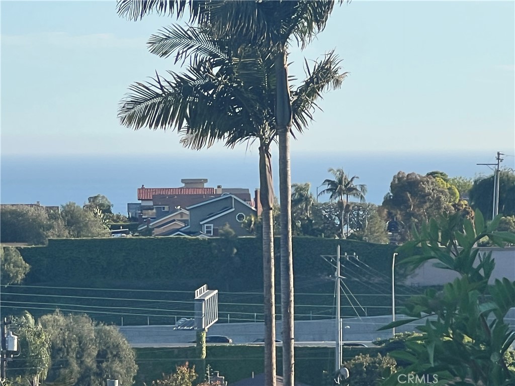MLS #OC25104089 img 4
