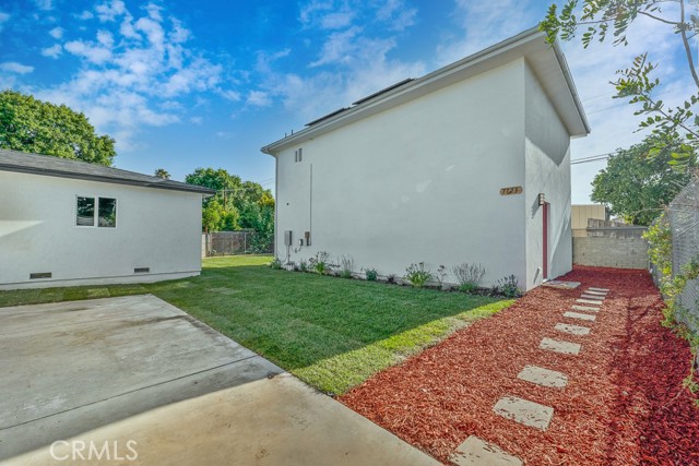 7719 Nestle Avenue, Reseda CA: https://media.crmls.org/medias/4590bc95-08bf-477d-ab9c-d6e8573d155a.jpg