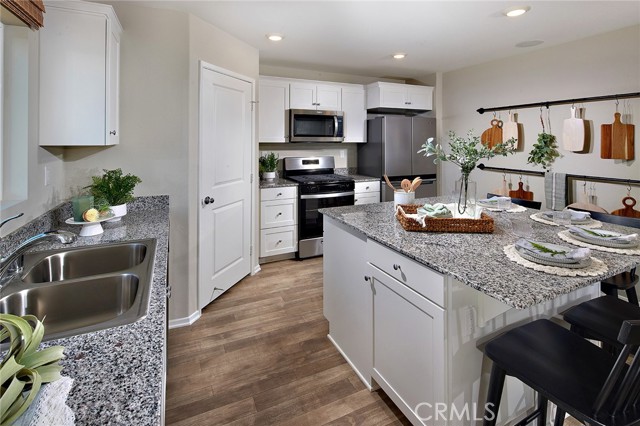 Detail Gallery Image 7 of 18 For 30454 Dart Ct, Winchester,  CA 92596 - 5 Beds | 3 Baths