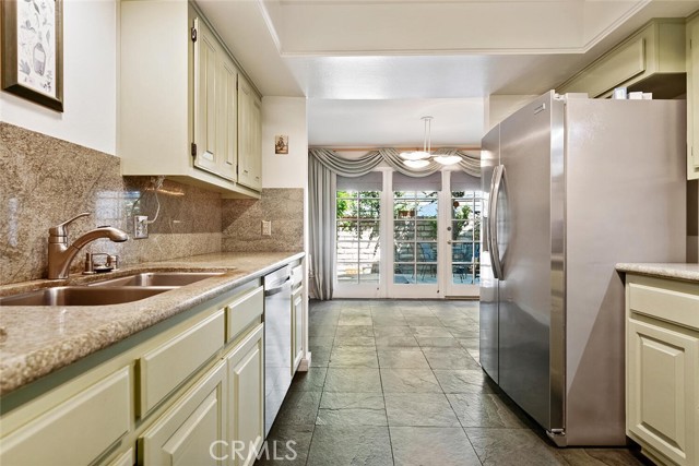 Detail Gallery Image 21 of 40 For 18850 Hatteras St #5,  Tarzana,  CA 91356 - 3 Beds | 2/1 Baths