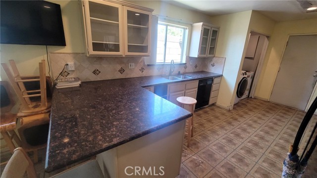 1100 E 215th Place, Carson CA: https://media.crmls.org/medias/45923556-7d73-4576-9d57-0ed245fc1c03.jpg