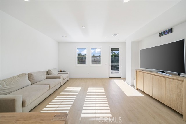 Detail Gallery Image 12 of 34 For 207 Colby Circle, Claremont,  CA 91711 - 3 Beds | 3/1 Baths